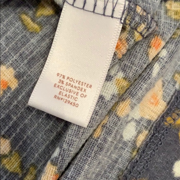 LC Floral Pattern Top - Picture 5 of 8